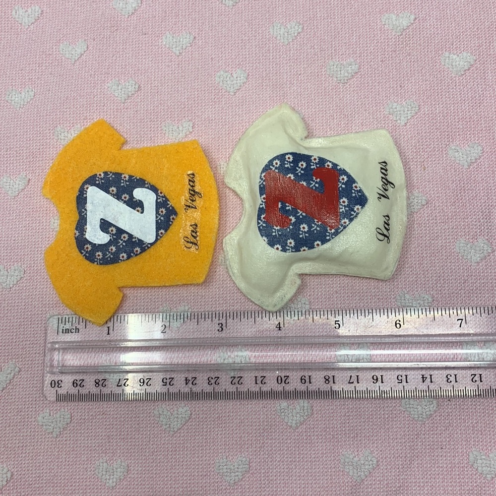 Shirt shaped decorations with Z and Las Vegas/1 is magnet - Picture 4 of 8